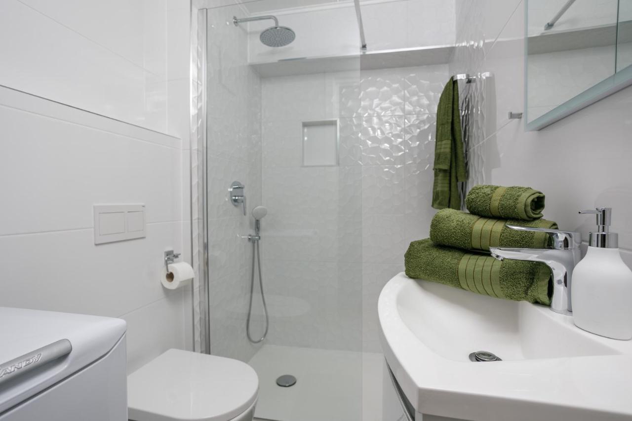 Apartmen Plus U Centru Blizu Plaze Нивице Екстериор снимка