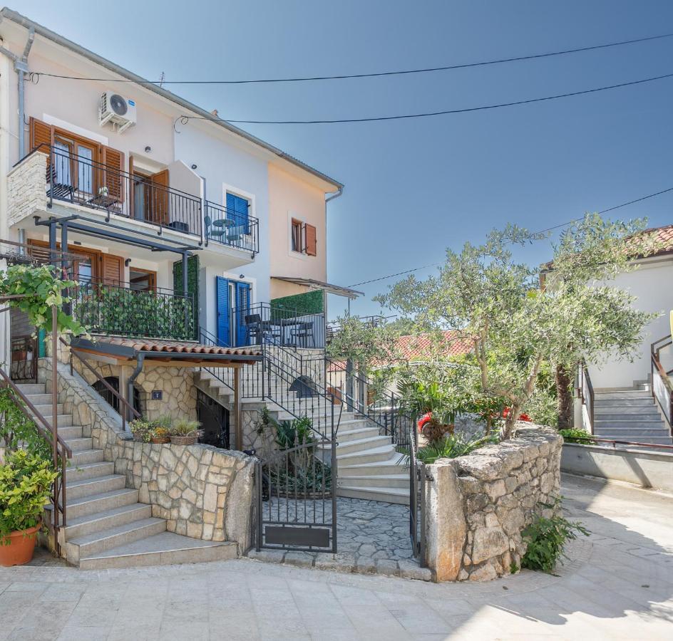 Apartmen Plus U Centru Blizu Plaze Нивице Екстериор снимка