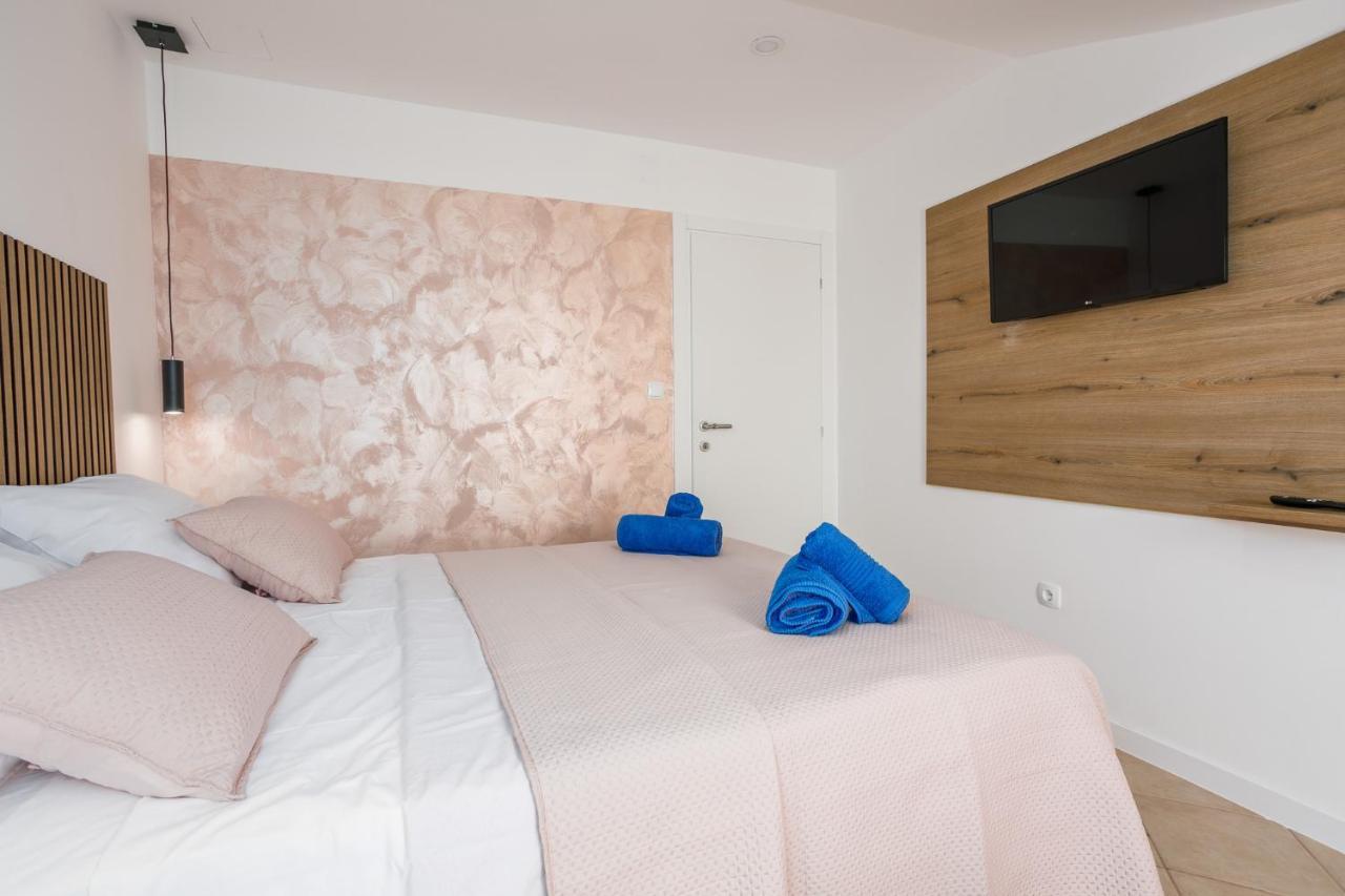 Apartmen Plus U Centru Blizu Plaze Нивице Екстериор снимка