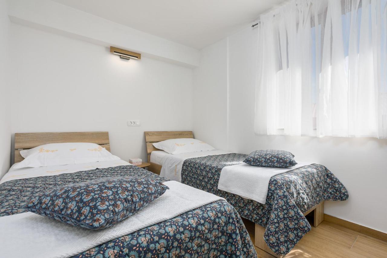 Apartmen Plus U Centru Blizu Plaze Нивице Екстериор снимка