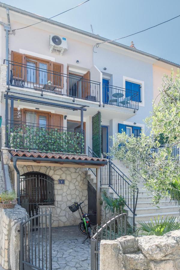 Apartmen Plus U Centru Blizu Plaze Нивице Екстериор снимка