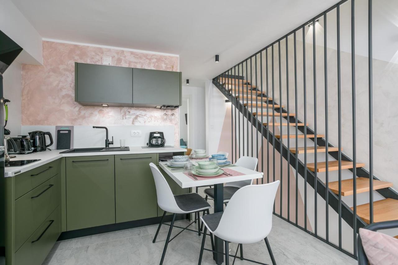 Apartmen Plus U Centru Blizu Plaze Нивице Екстериор снимка