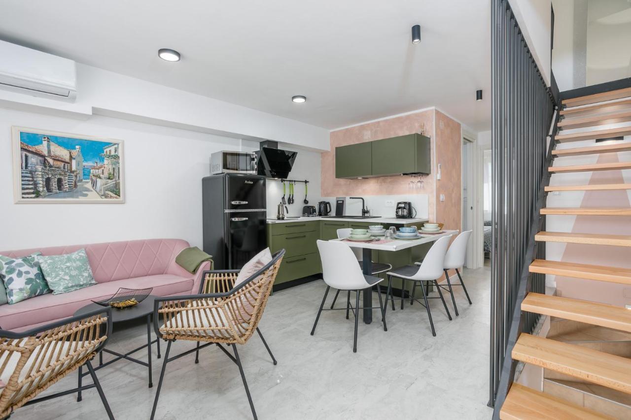 Apartmen Plus U Centru Blizu Plaze Нивице Екстериор снимка