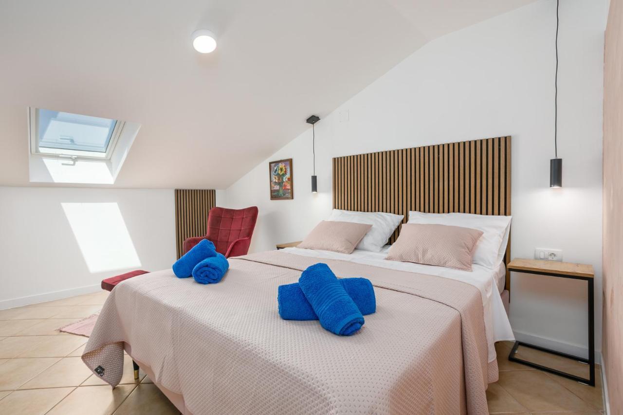 Apartmen Plus U Centru Blizu Plaze Нивице Екстериор снимка