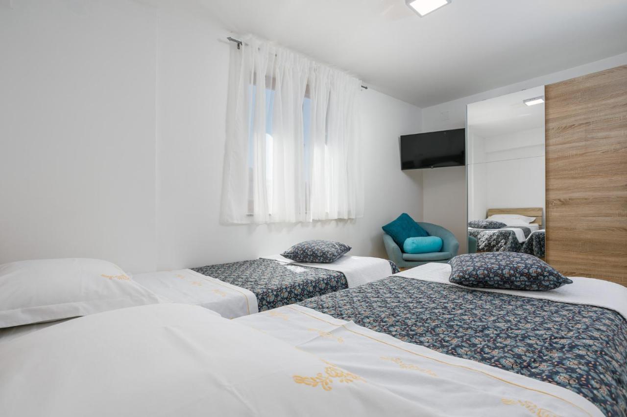 Apartmen Plus U Centru Blizu Plaze Нивице Екстериор снимка